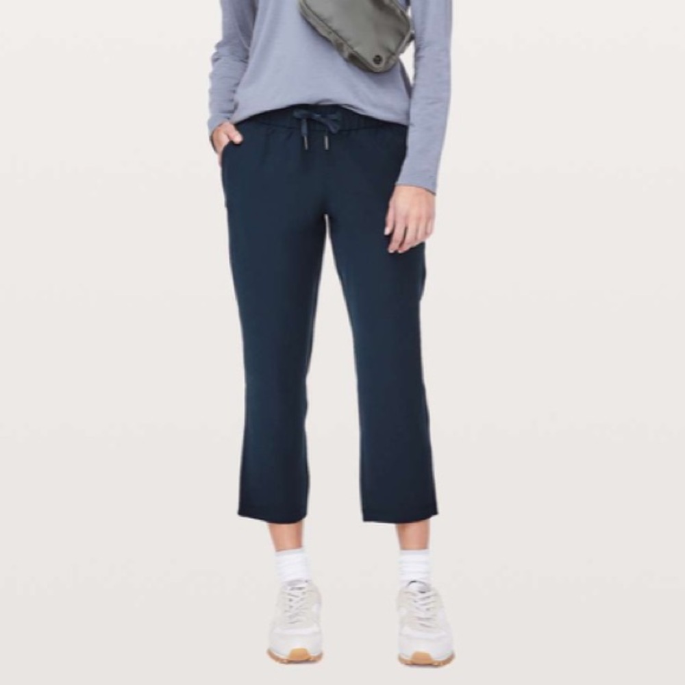 Lululemon Athletica On The Fly Woven 23”True Navy Cropped Pant Size 4